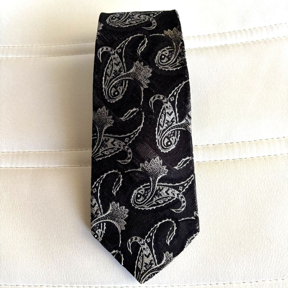 Oscar de la Renta Couture Men’s Black Silver Paisley Necktie Designer Tie